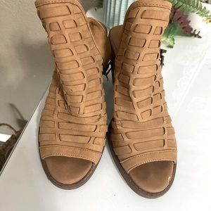 Jessica Simpson heels